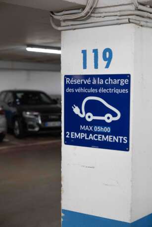 2509_GabrielZacharski_BorneElectrique-2 borne de recharge